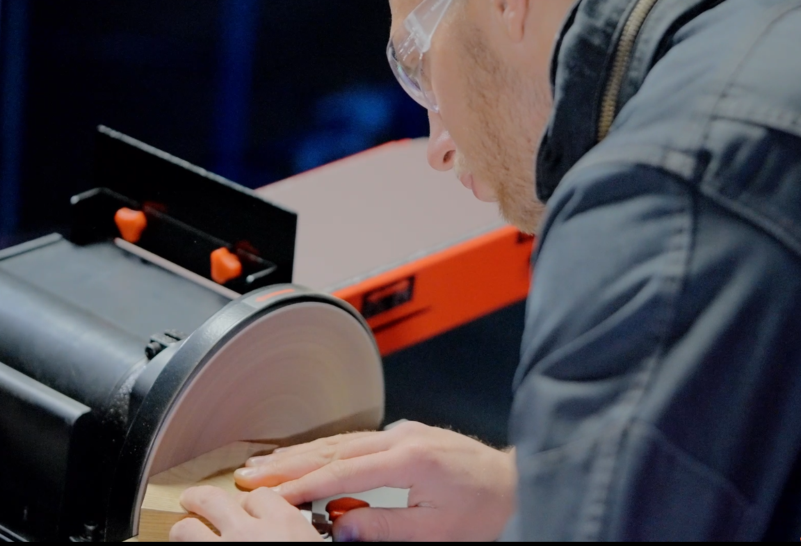 How to Use a Belt Sander - Bucktool