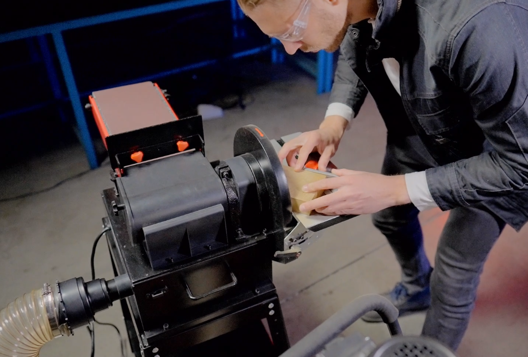 How to Use a Benchtop Belt Disc Sander - Bucktool