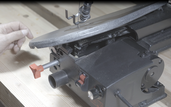 Are you interested to know how to use Scroll Saw?（2）