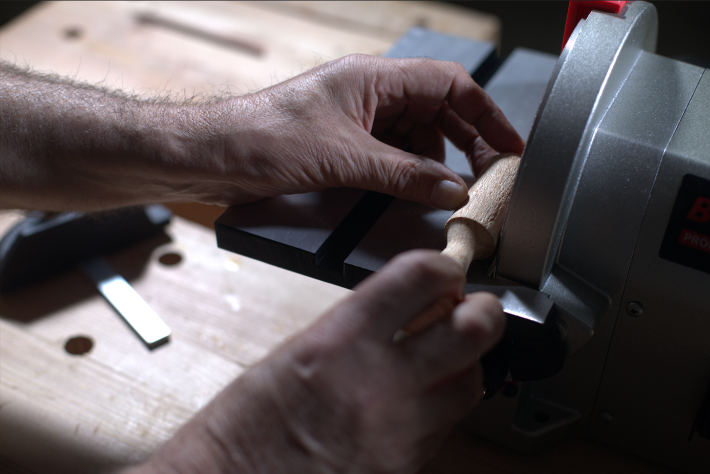 Upgrade Your Workshop with the BUCKTOOL CSA-Approved 9" Disc & 6" x 48" Belt Sander